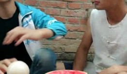 穷人吃瓜的搞笑视频,搞笑视频带你领略另类幽默