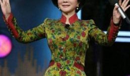 蔡明吃瓜问答最新视频