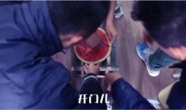 人吃瓜的视频搞笑段子