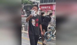 男子路边吃瓜拍视频湖南,男子路边吃瓜拍视频，引发网友热议