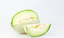 江西女子吃哈密瓜视频,网友直呼“太壮观”