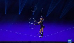 杂技演员吃瓜视频,杂技演员挑战极限吃瓜秀