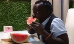 吃瓜小哥最香的视频,揭秘视频背后的爆笑故事