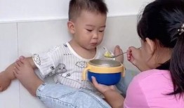 安慰弟弟吃瓜视频